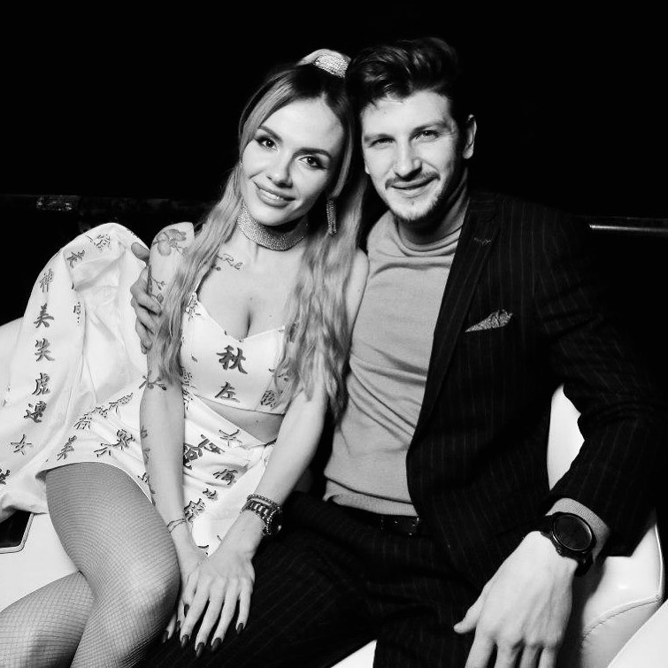 Тарабарова, Анатоліч, Коляденко та інші зірки розповіли про інтимні витівки у транспорті