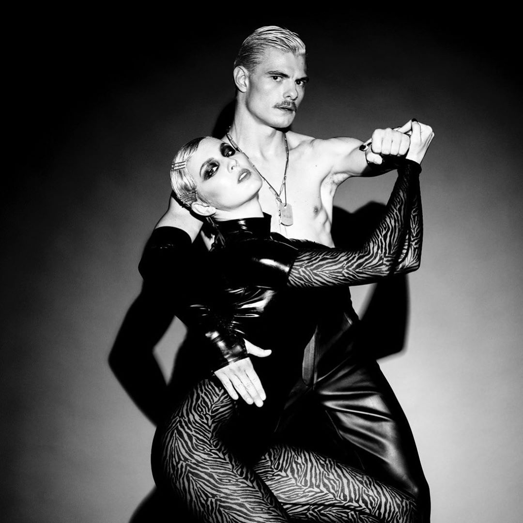 В латексі і на підборах: MARUV знялася в гарячій фотосесії з партнером по Танцях з зірками