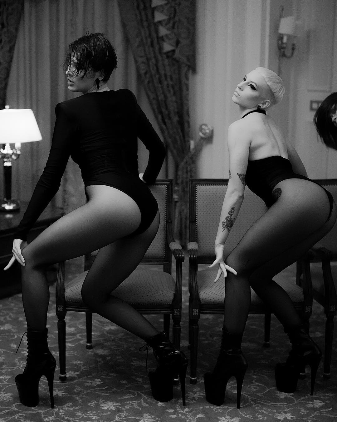 "Відвал башки": MARUV шокувала "кривавим" кліпом на пісню Siren Song (відео 18+)