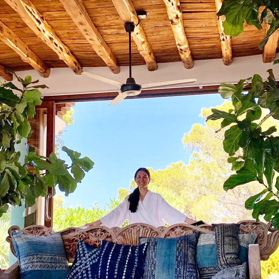 Счастливая Маша Ефросинина показала яркое фото с отдыха на Ибице