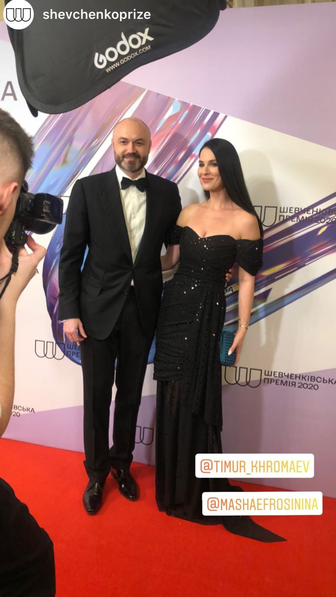 Мужчины завидуют: Горбунов неожиданно засветился в компании двух очаровательных спутниц