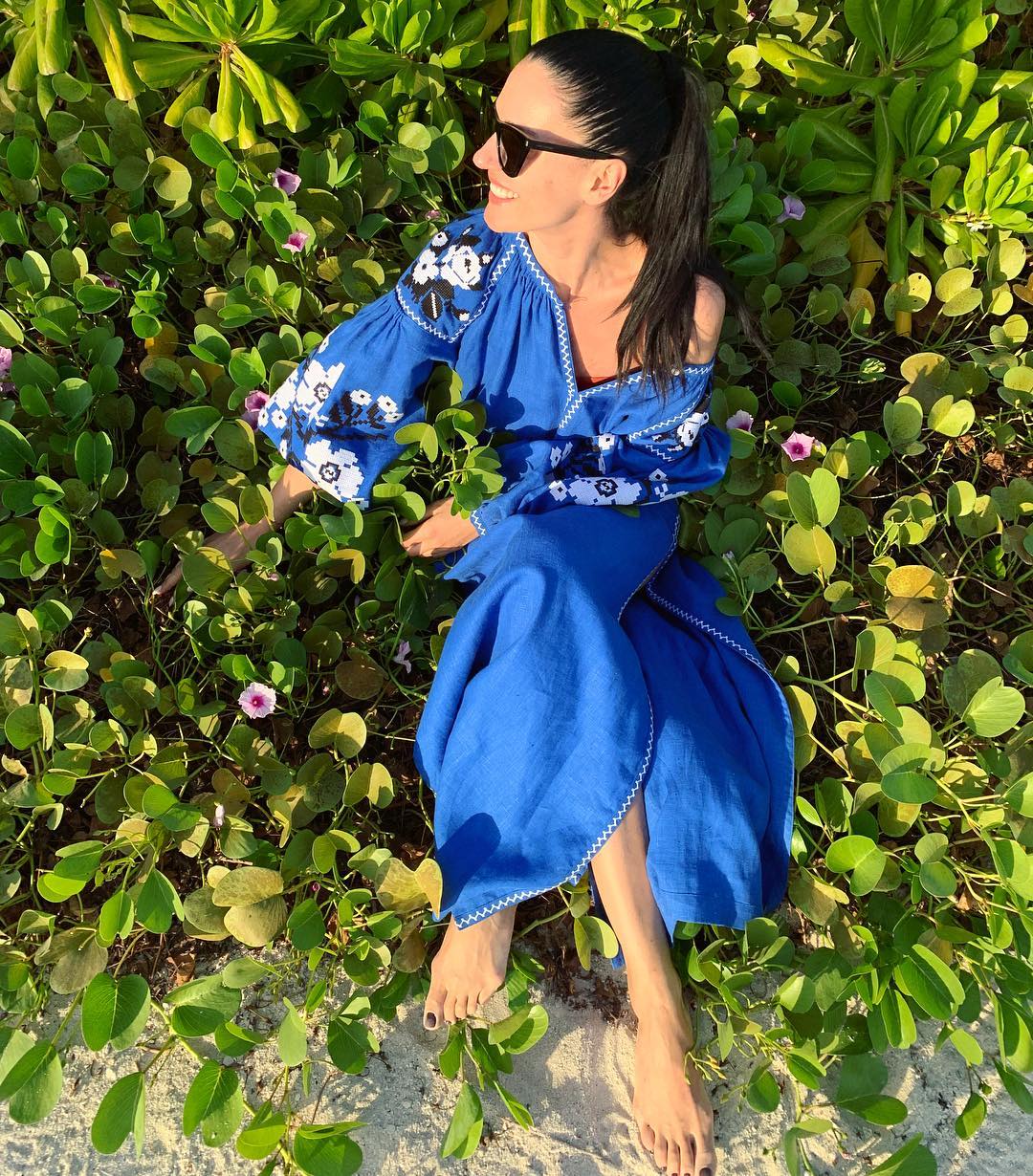 Маша Ефросинина в синей вышиванке