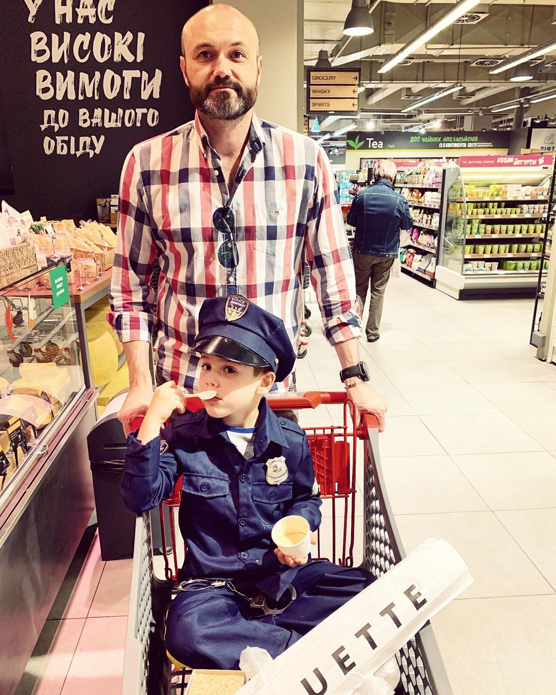 "Какие мужчины!" Маша Ефросинина позабавила редким кадром мужа с сыном