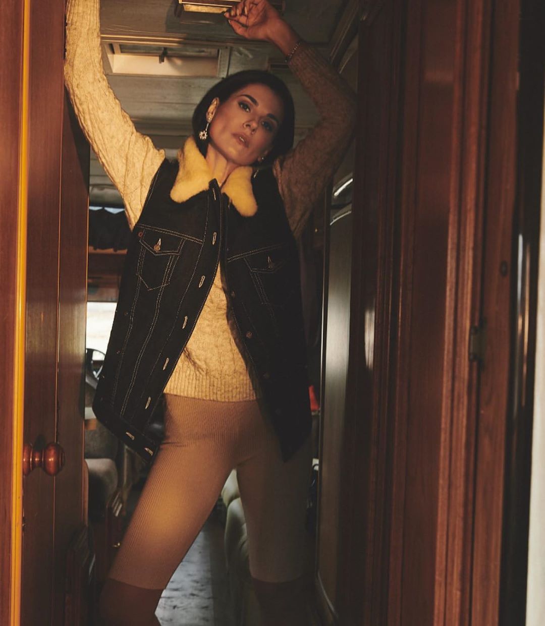 &quot;Шикарна навіть у шкарпетках&quot;: Маша Єфросиніна показала зручний одяг для подорожей