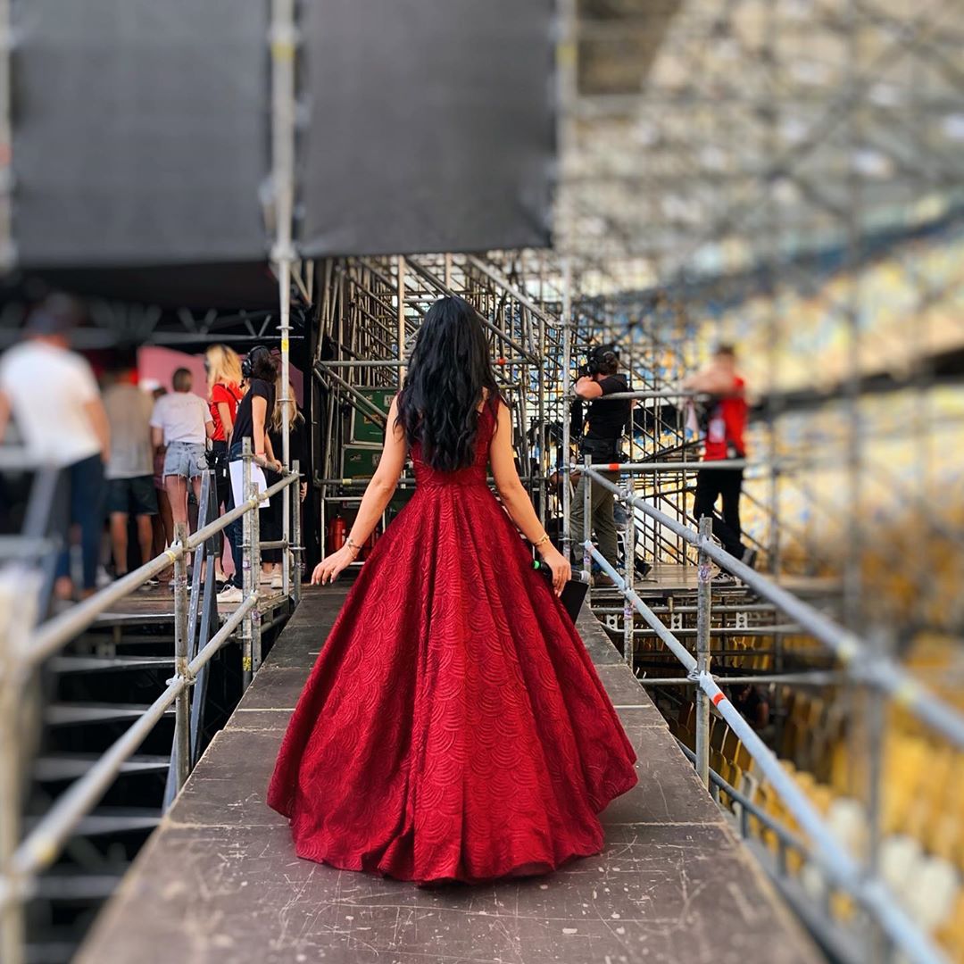 "Королева!" Маша Єфросиніна захопила образом у розкішній червоній сукні