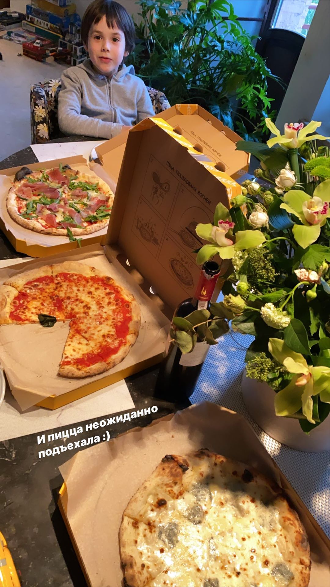 Пицца и брауни от дочери: Маша Ефросинина неожиданно нарушила диету и показала вечерний читмил