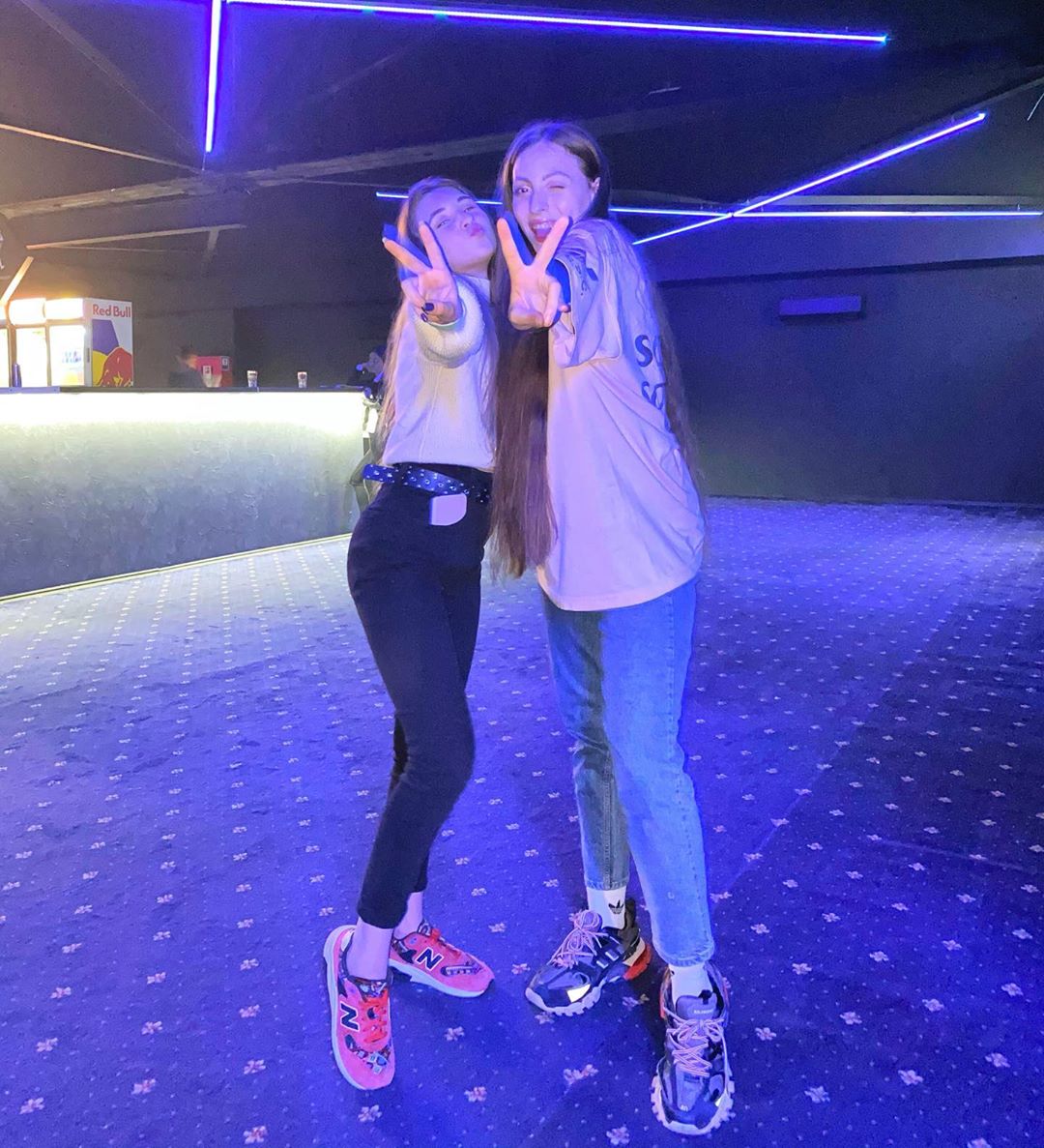 Ребячество vs Гламур: дочь Оли Поляковой блеснула стильными повседневными образами