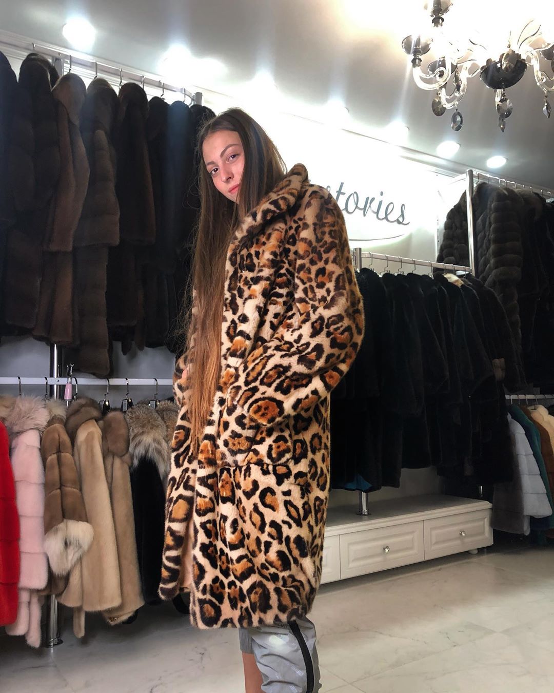 В леопардовому хутрі: дочка Олі Полякової похвалилася ошатними обновками