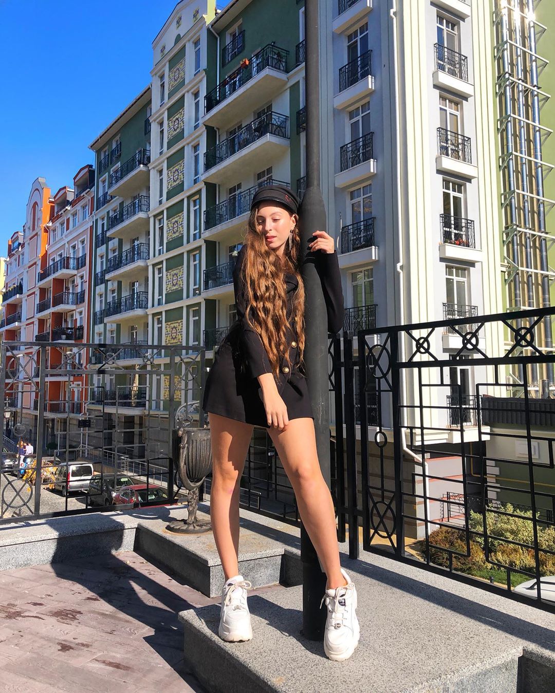 Дочки Оли Поляковой сразили модным дефиле в блестящих мини-платьях и с распущенными волосами