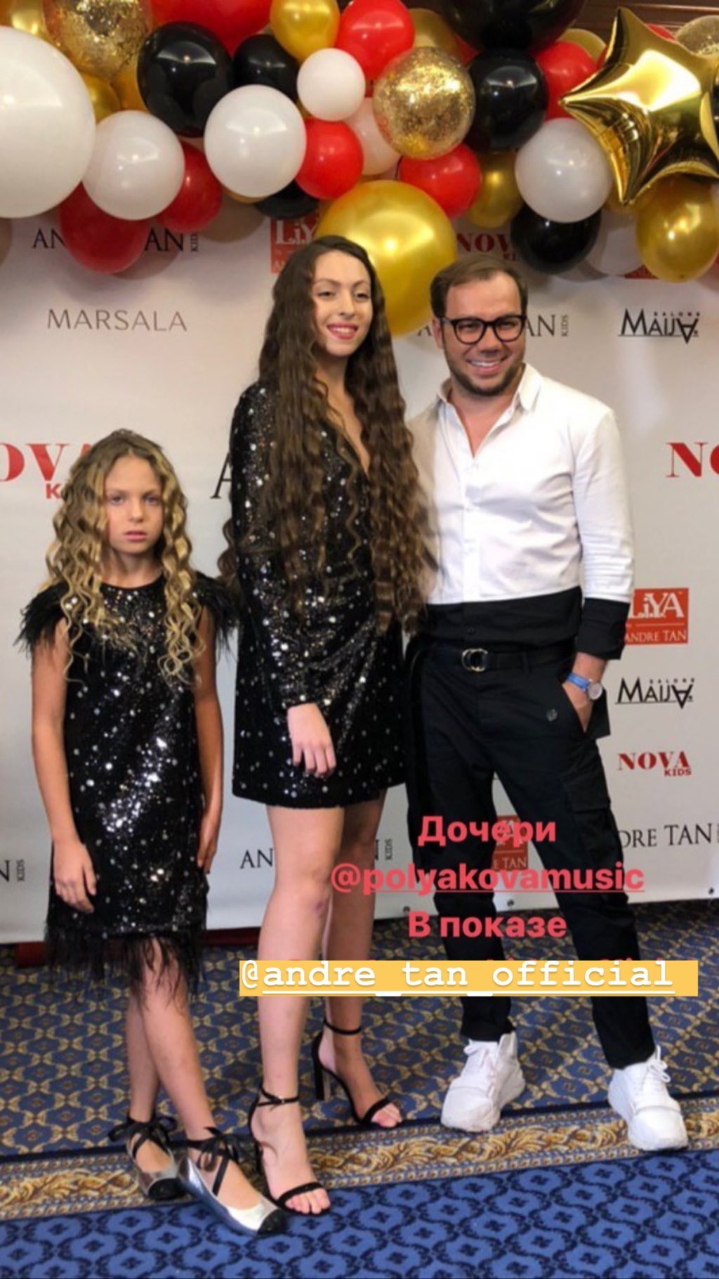 Дочки Оли Поляковой сразили модным дефиле в блестящих мини-платьях и с распущенными волосами