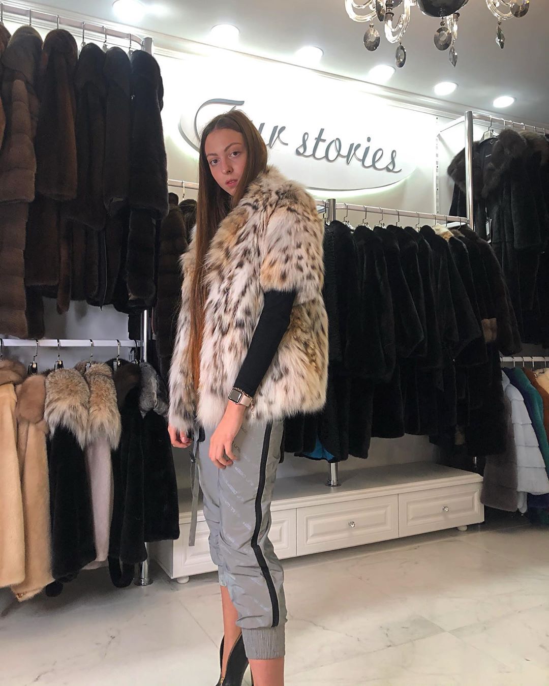 В леопардовому хутрі: дочка Олі Полякової похвалилася ошатними обновками