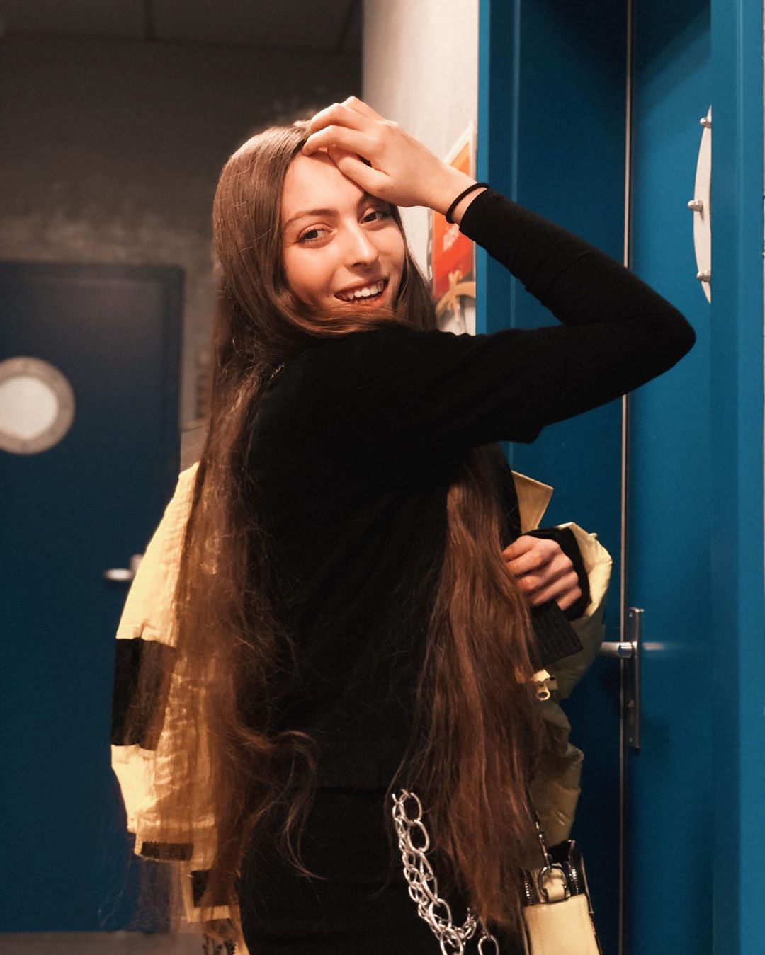 Так незвично: дочка Олі Полякової зробила пірсинг носа і вперше "коротко" підстриглася (відео)