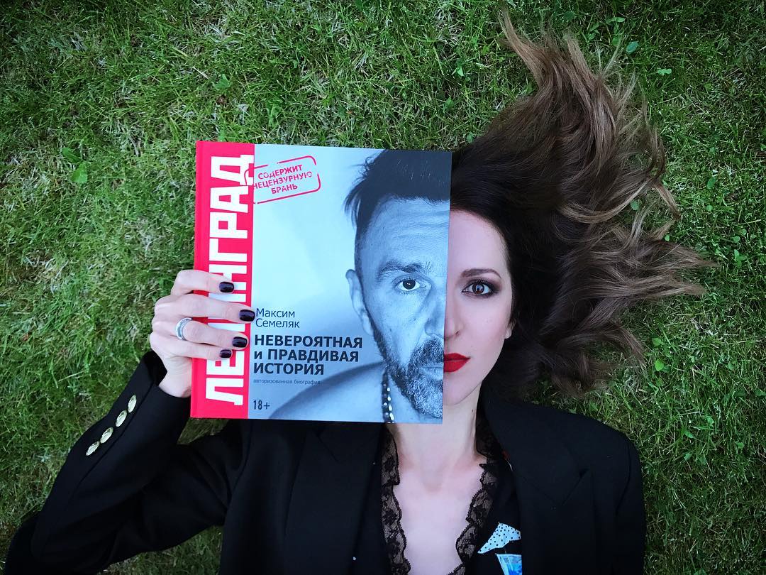 Раздел имущества прошел легко: Матильда Шнурова рассказала о разводе с солистом группы "Ленинград"