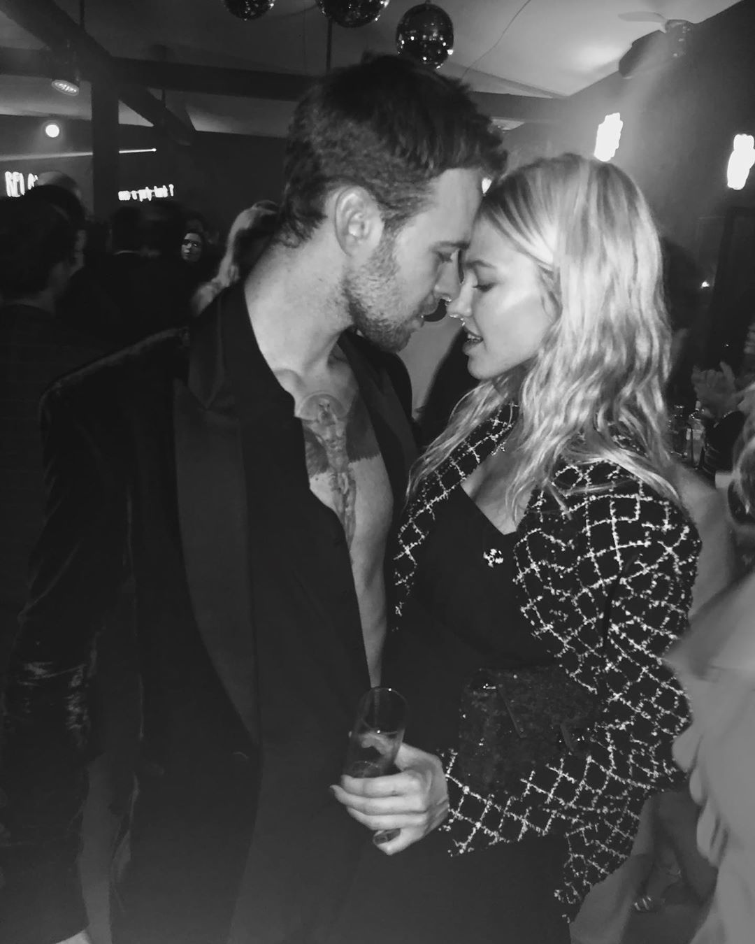 Макса Барских на Каннском фестивале заметили в компании знойной блондинки