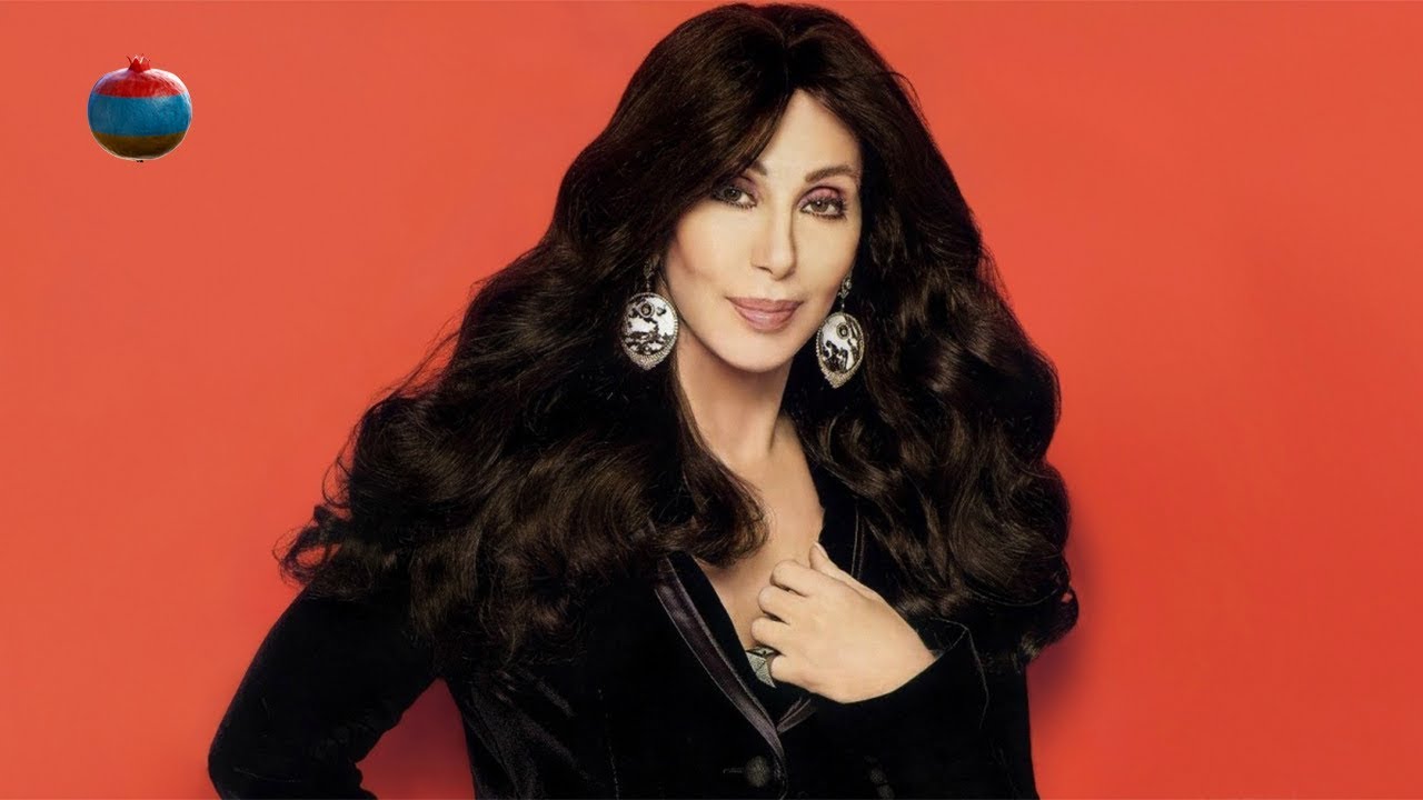 "На Шер похожа": Настя Каменских с короной на голове напомнила поклонникам известную певицу