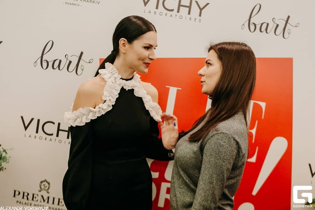 Чудо, как хороша: Маша Ефросинина восхитила кружевным нарядом (видео)