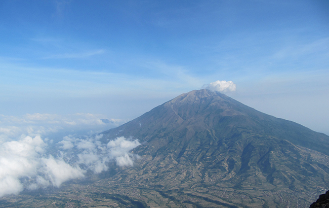 В Індонезії через виверження вулкану закрили аеропорт