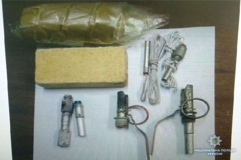 У Києві правоохоронці затримали у метро чоловіка із вибухівкою