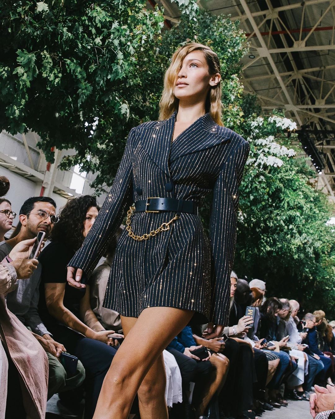 Жінка-кішка: Емілі Ратаковскі захопила апетитними формами в облягаючому комбінезоні