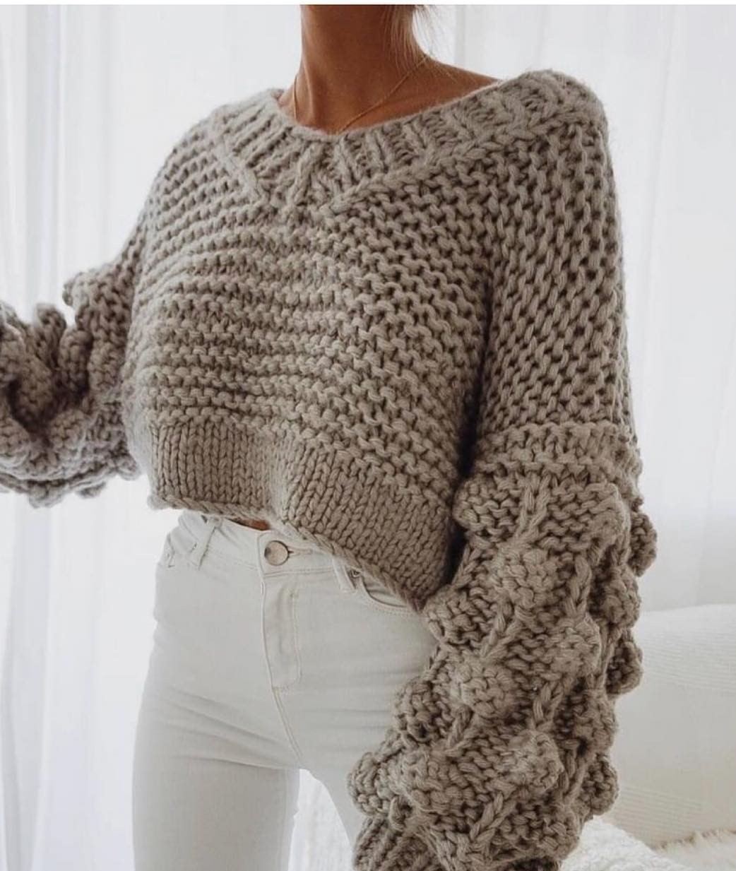 Вязаный тренд: топ-4 модных свитера весны 2019