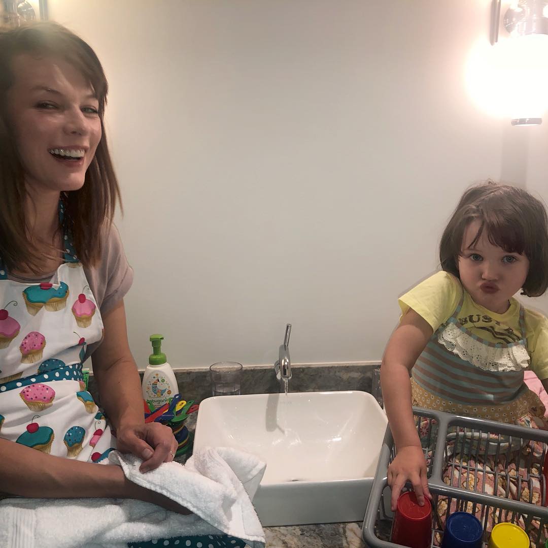 "Чудові діти": Мілла Йовович вразила зворушливими сімейними фото