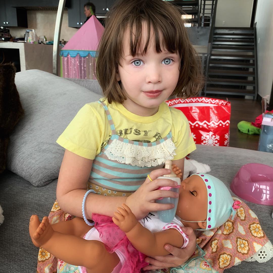 "Чудові діти": Мілла Йовович вразила зворушливими сімейними фото