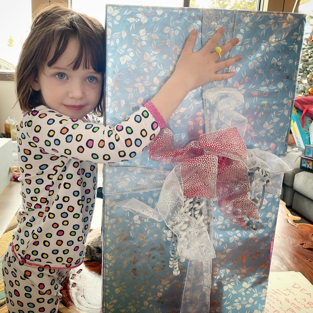 "Чудові діти": Мілла Йовович вразила зворушливими сімейними фото