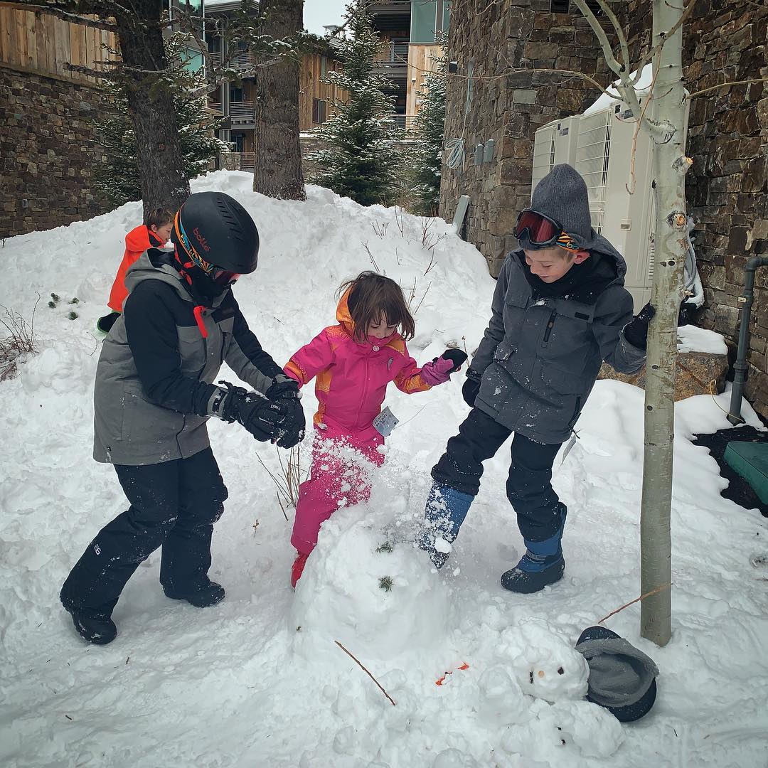 "Чудові діти": Мілла Йовович вразила зворушливими сімейними фото
