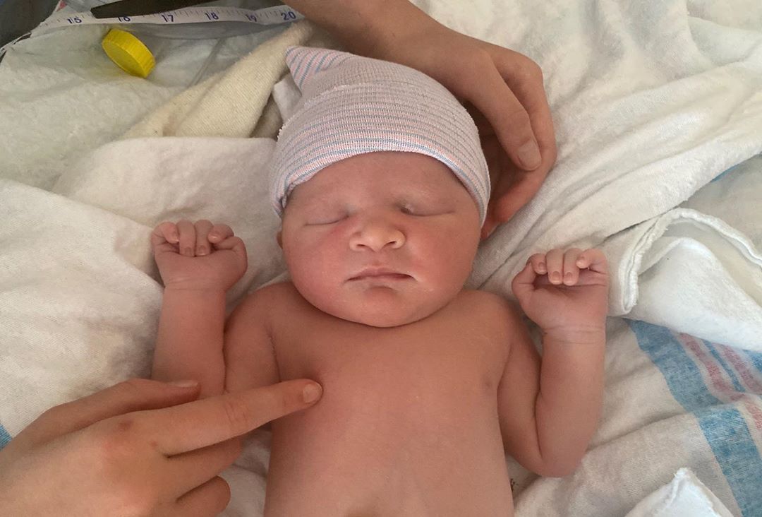 Мілла Йовович показала фото новонародженої Оушан і пояснила її дивне ім'я