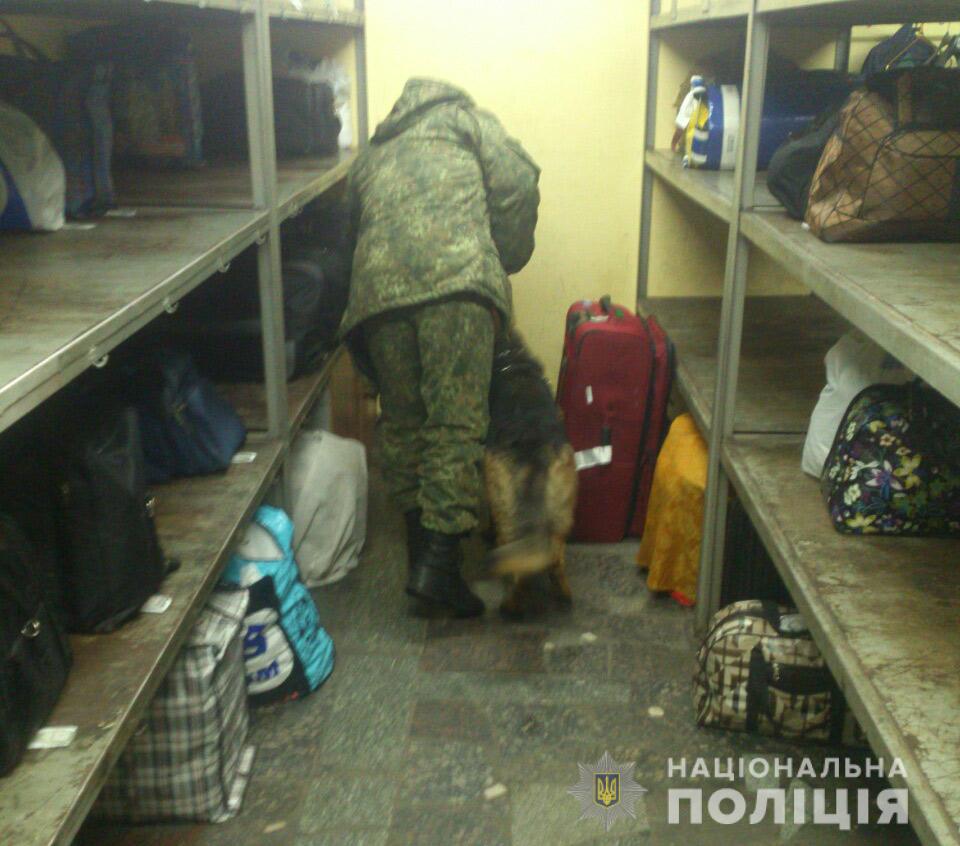 У Дніпрі поліція перевіряє інформацію про мінування вокзалів та метро