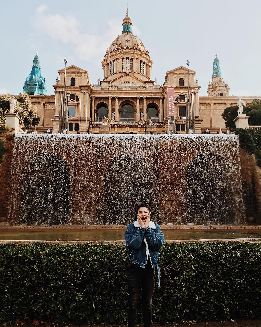 Michelle Andrade поделилась красочными снимками из Испании