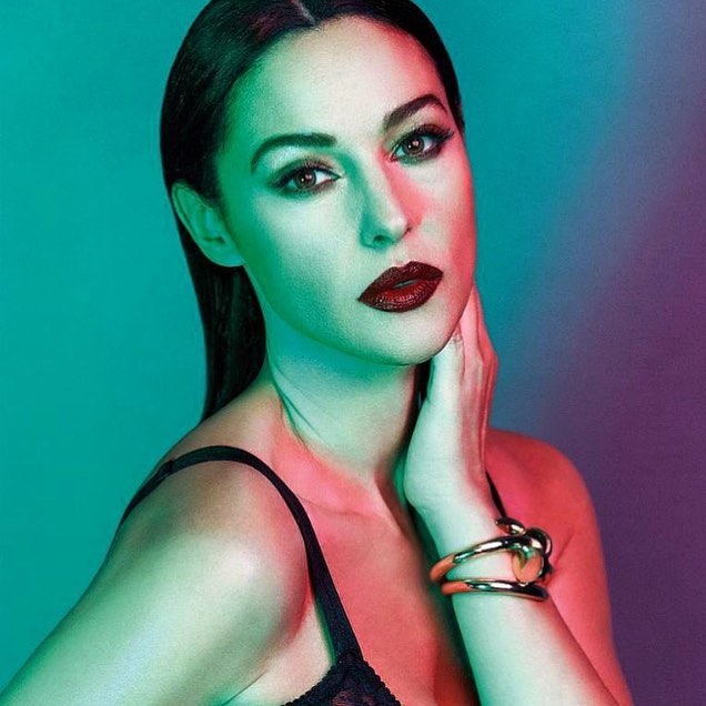 Здрастуй, свобода! 54-річна Моніка Беллуччі блищить в шкіряному вбранні і з яскравим макіяжем