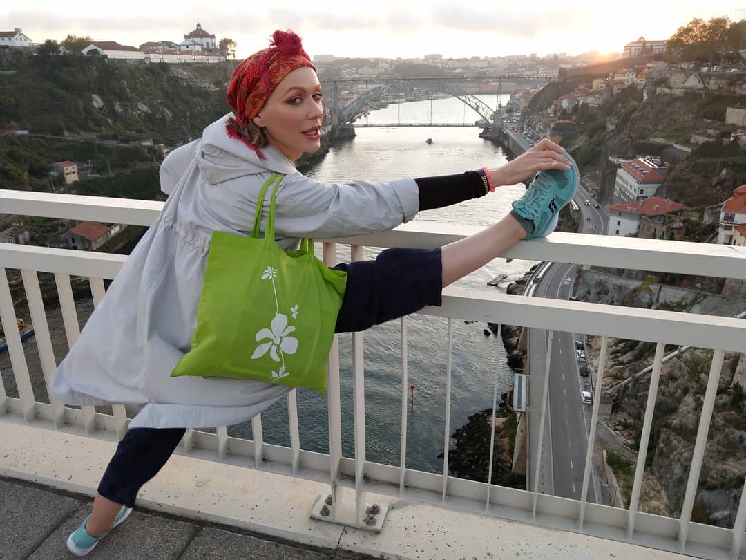 Діва Монро похвалилася вражаючою розтяжкою у Португалії