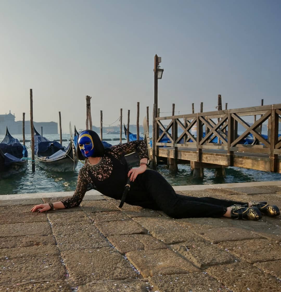 Травести-дива Монро поделилась впечатлениями от Венецианского карнавала (фото)