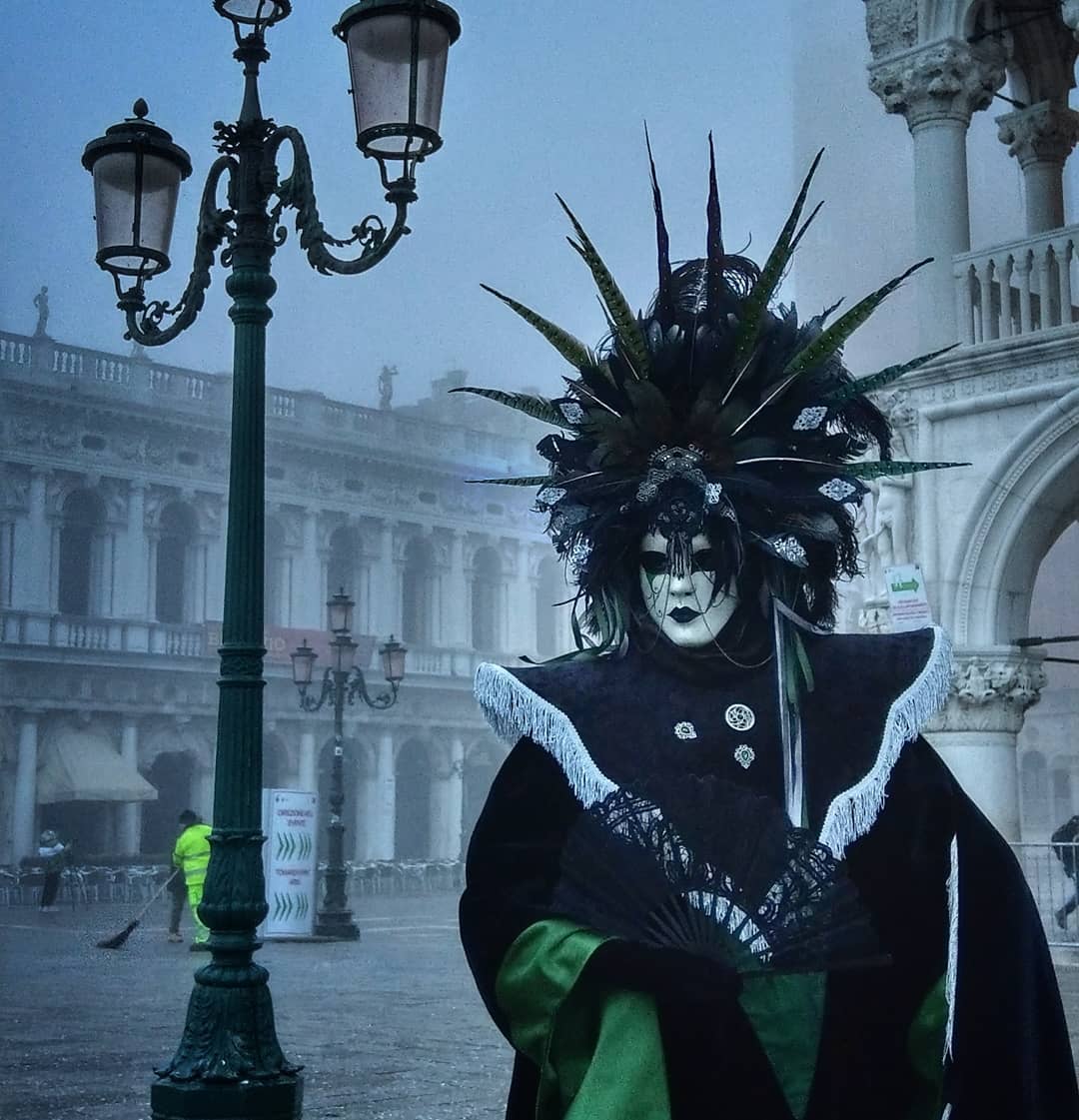 Травести-дива Монро поделилась впечатлениями от Венецианского карнавала (фото)