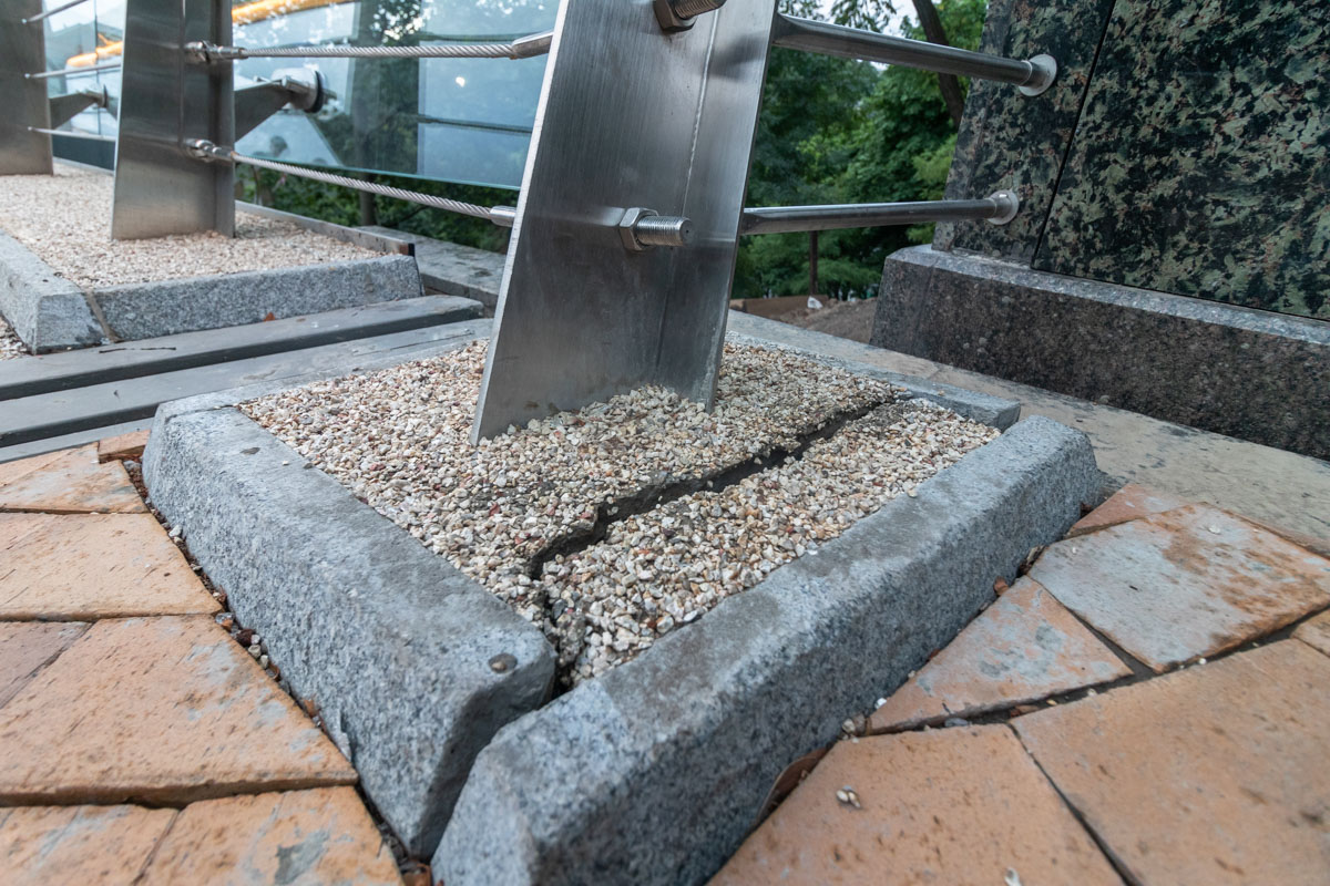 З'явилися тріщини: у Києві новий міст викликає побоювання у людей