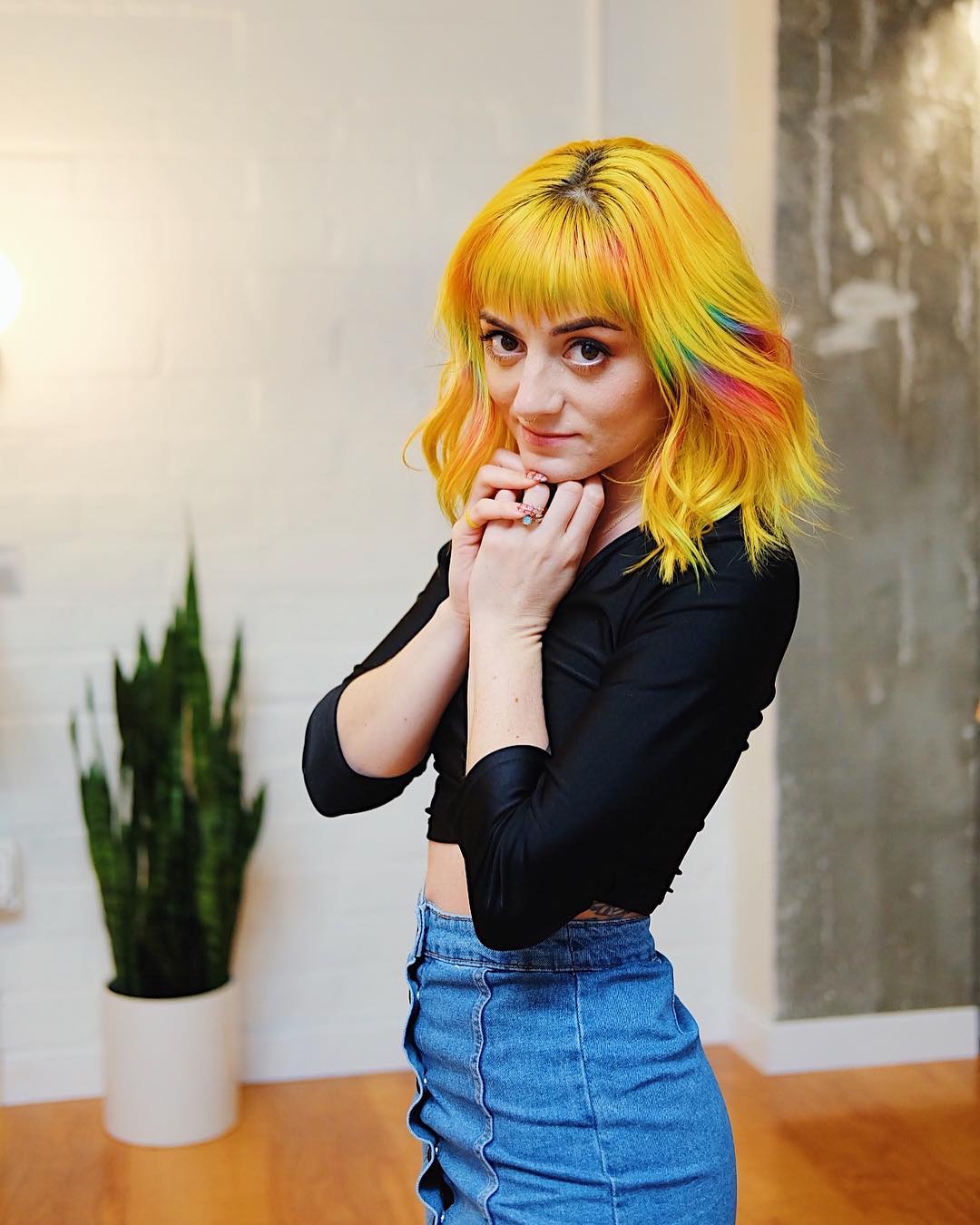 Неоновый демон: сеть "взорвал" супер яркий hair-тренд 2019 (фото)