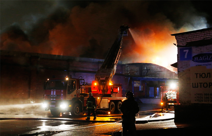 В результаті пожежі на складі в Москві загинули 8 рятувальників