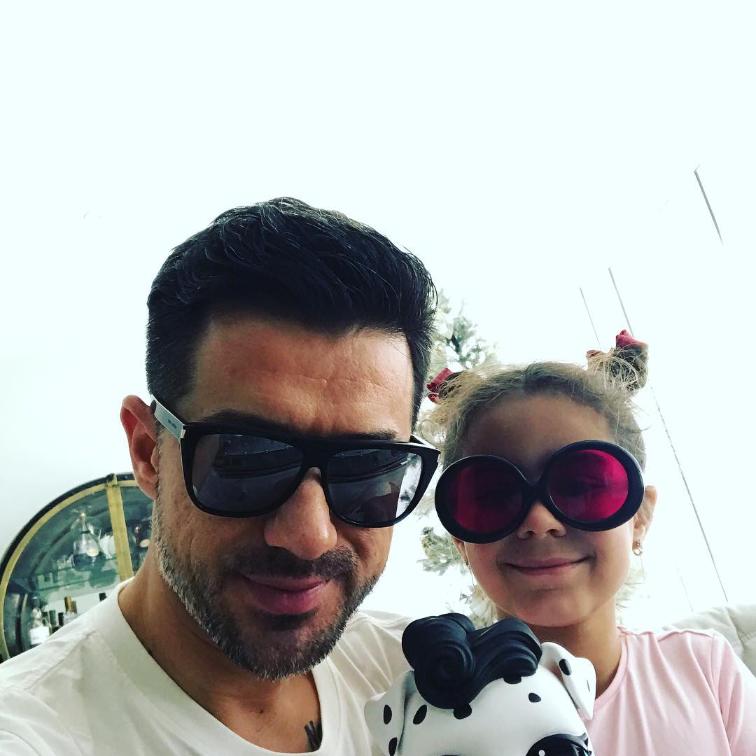 Поки мама відпочиває: чоловік Лорак показав, як проводить час з донькою в Майамі