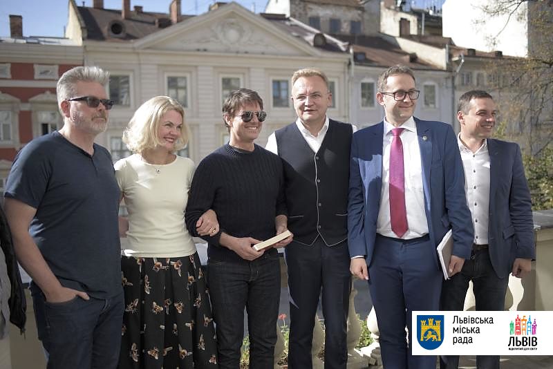 Стал почетным гостем: Том Круз приехал во Львов (фото, видео)