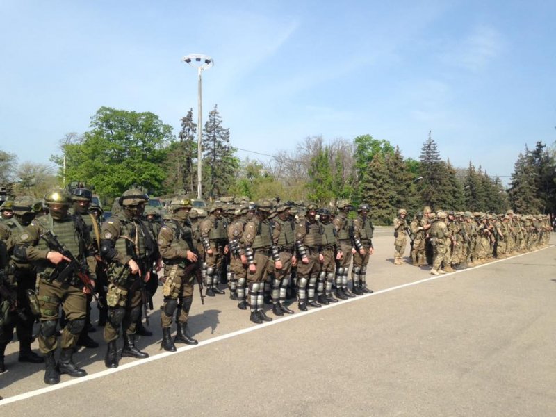 На Куликово поле в Одессе вывели силовиков и военную технику