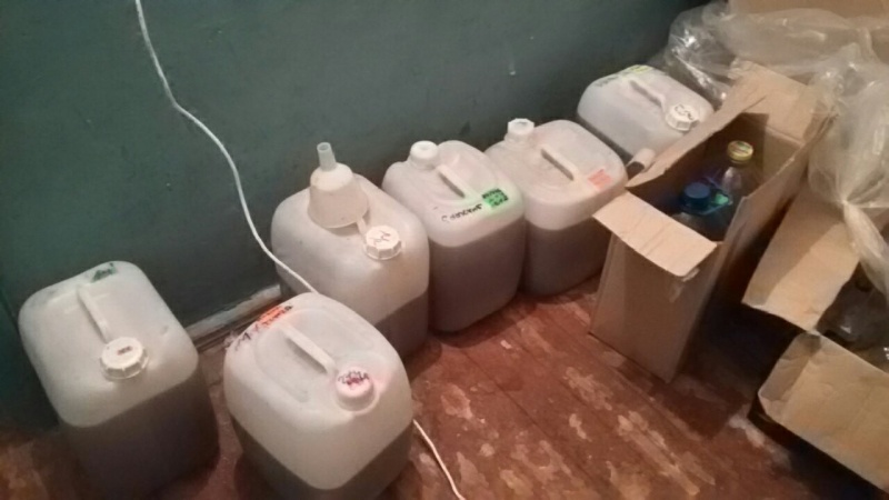 СБУ виявила цех з виготовлення контрафактного алкоголю із контрабандного російського спирту