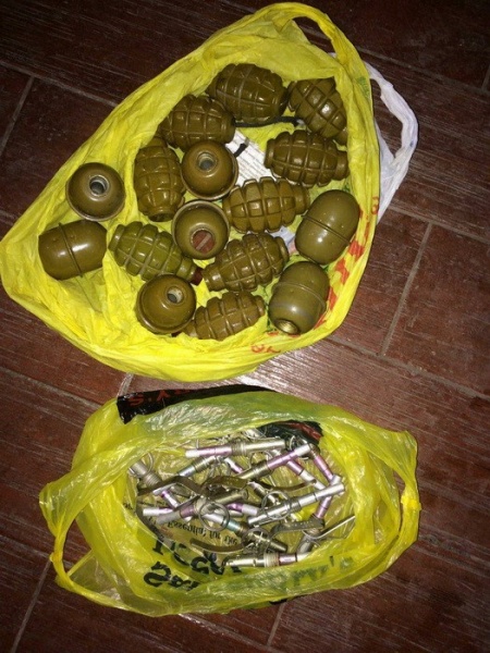 СБУ виявила дві схованки зі зброєю та боєприпасами у зоні АТО