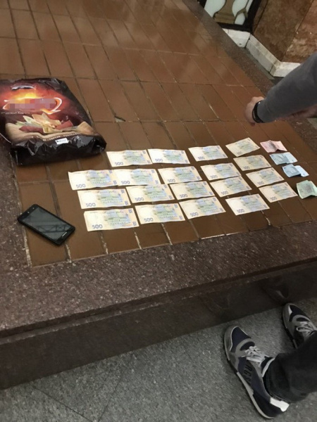 СБУ разоблачила на взятке одного из руководителей Киевской таможни