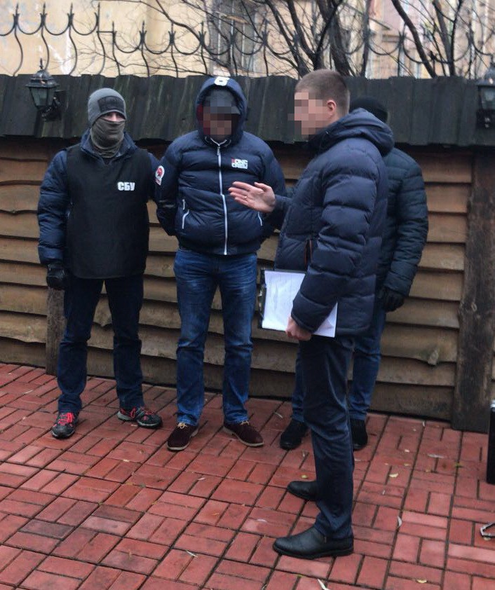 У Житомирі на хабарі викрили чиновників Фіскальної служби