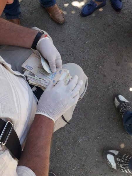 В Кропивницком разоблачили на взятке чиновника ГФС