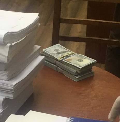 Затриманого на хабарі старшого слідчого ГПУ взяли під варту