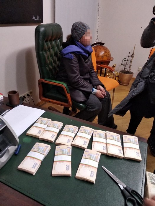 СБУ разоблачила вымогательство денег у владельцев столичного банка