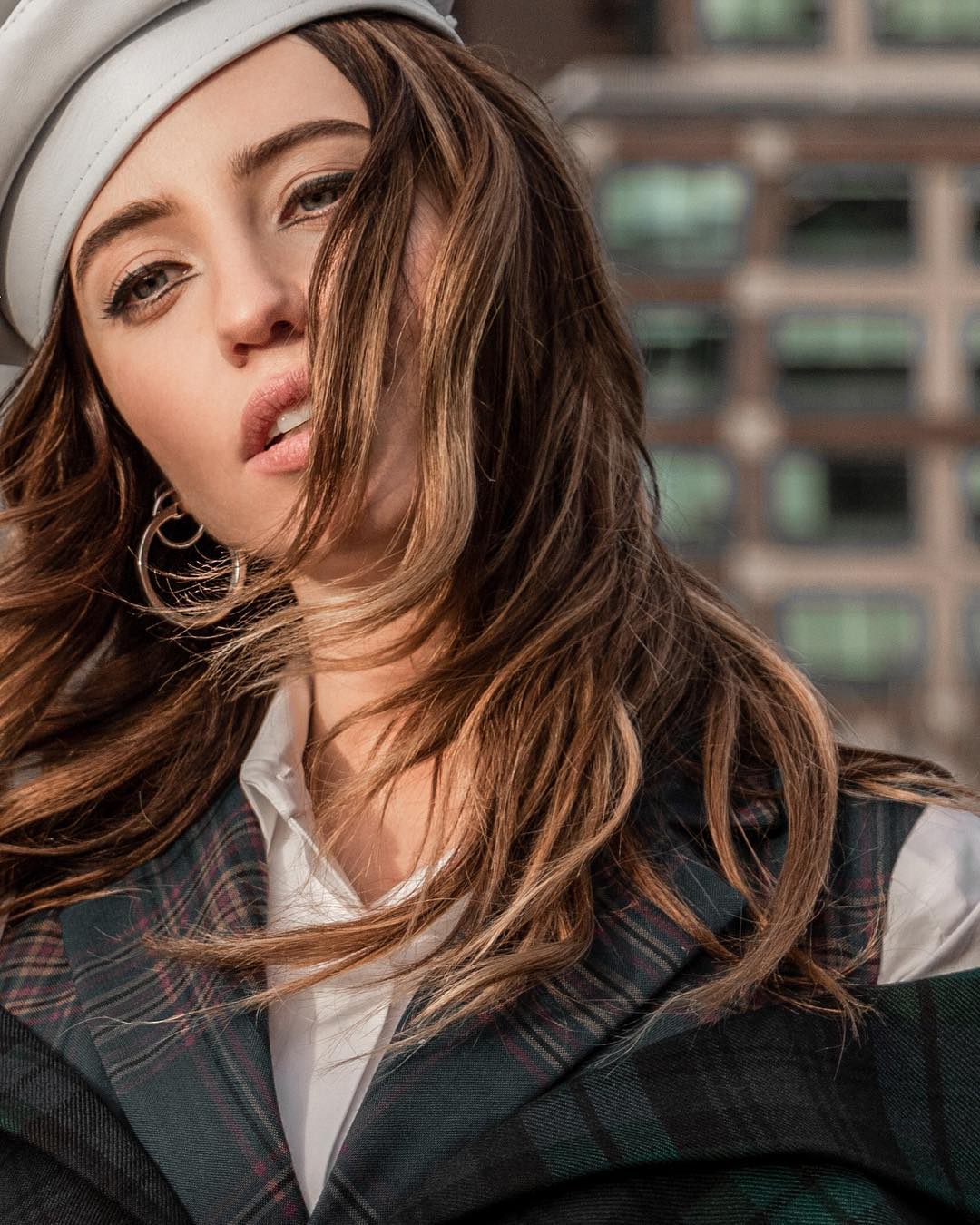 "Беременна?": стильная Дорофеева на Неделе моды в Нью-Йорке вызвала фурор в сети