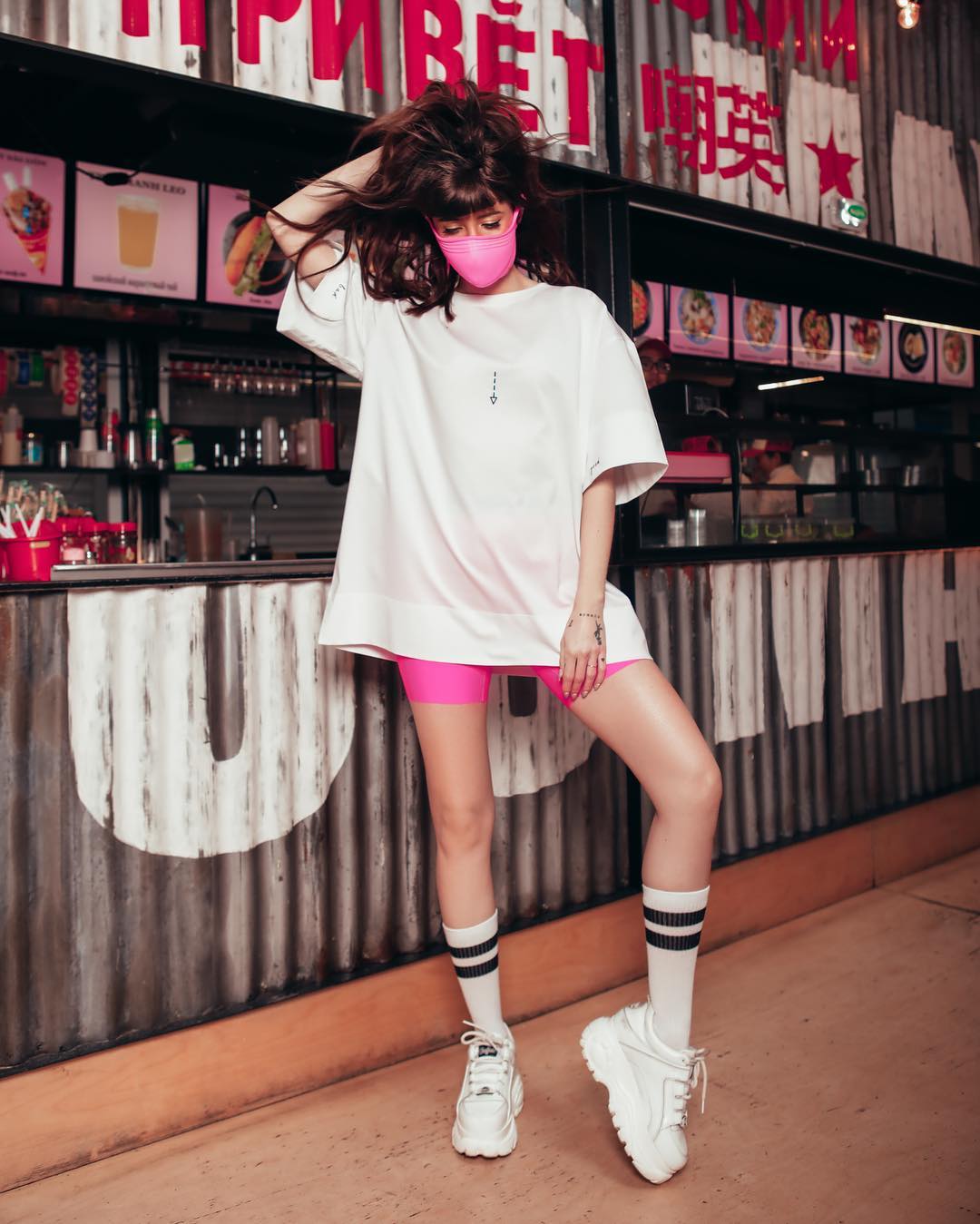 У велосипедках і масці: Надя Дорофєєва викликала фурор стильною появою (фото)